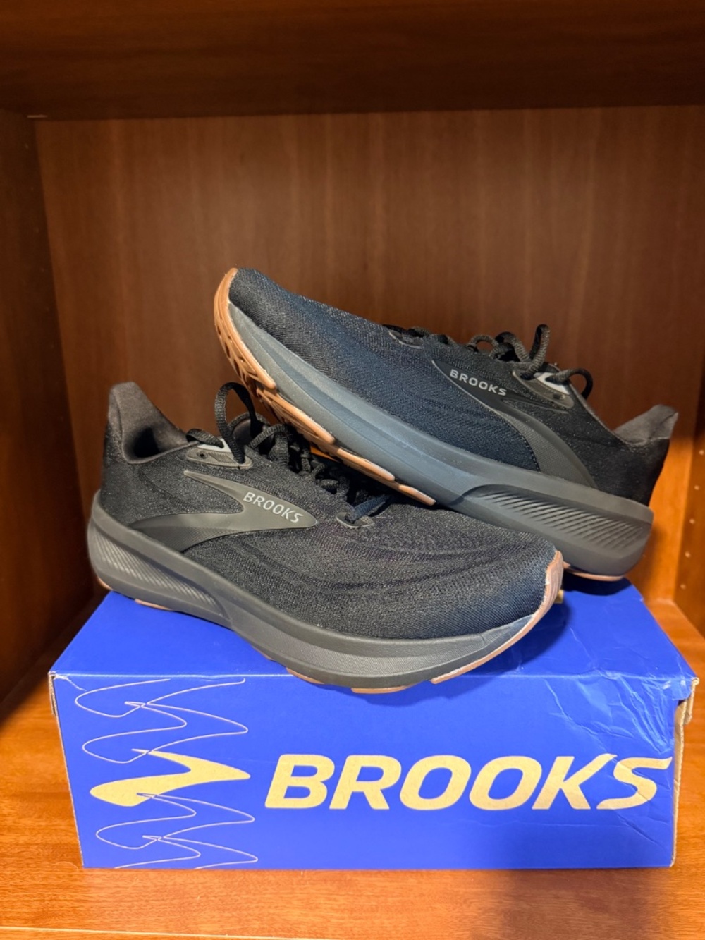 Women’s Brooks Revel 9 - Picture 2 of 4